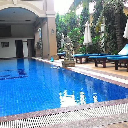 Bali Hotel Phnom Penh Room photo