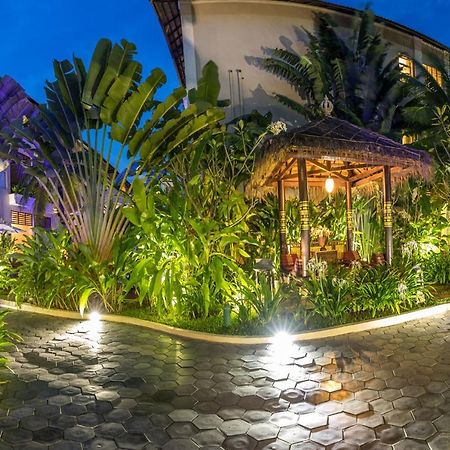 Bali Hotel Phnom Penh Exterior photo