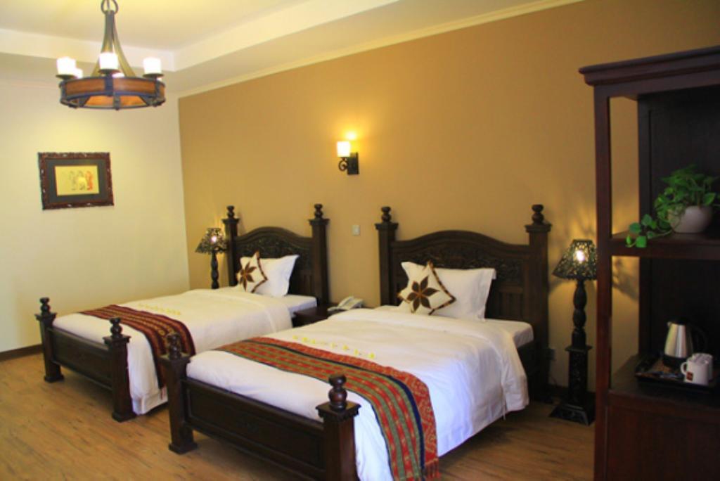Bali Hotel Phnom Penh Exterior photo