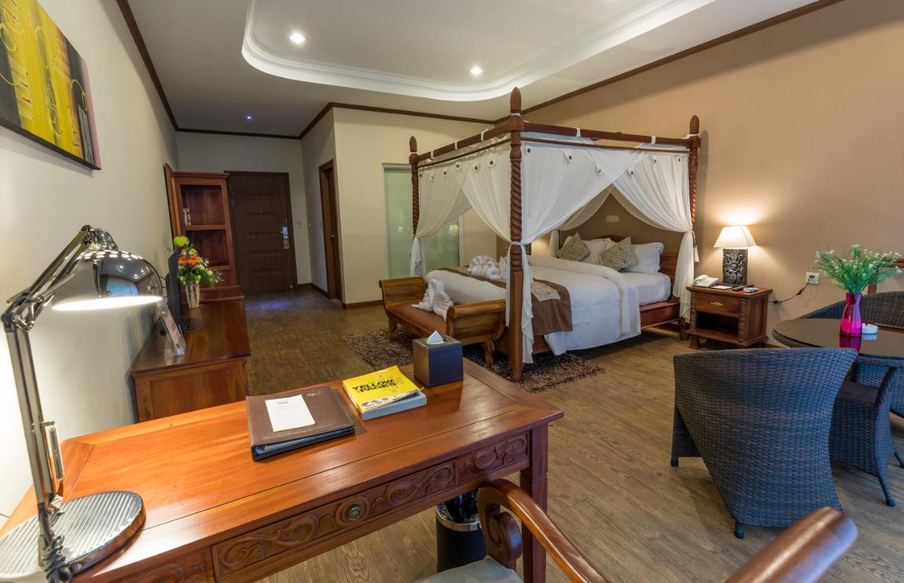 Bali Hotel Phnom Penh Exterior photo