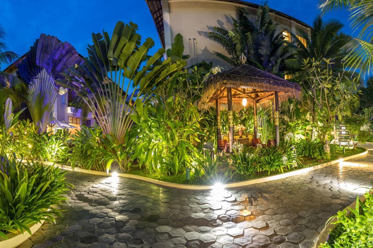 Bali Hotel Phnom Penh Exterior photo