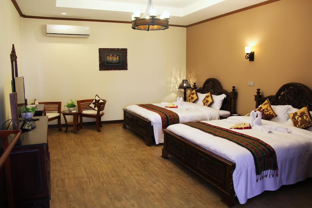 Bali Hotel Phnom Penh Exterior photo