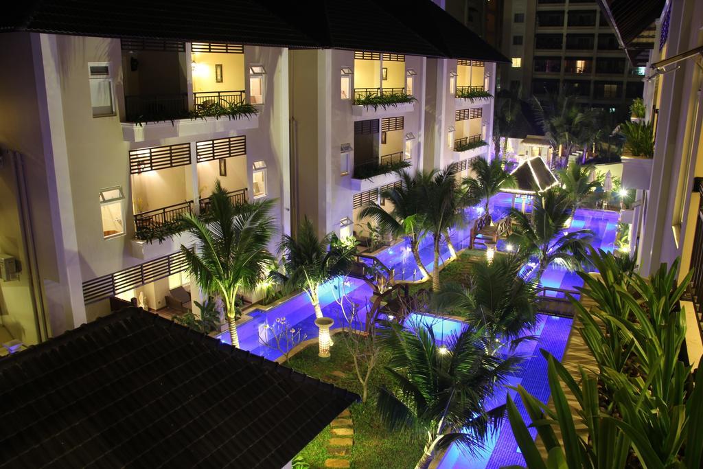 Bali Hotel Phnom Penh Exterior photo