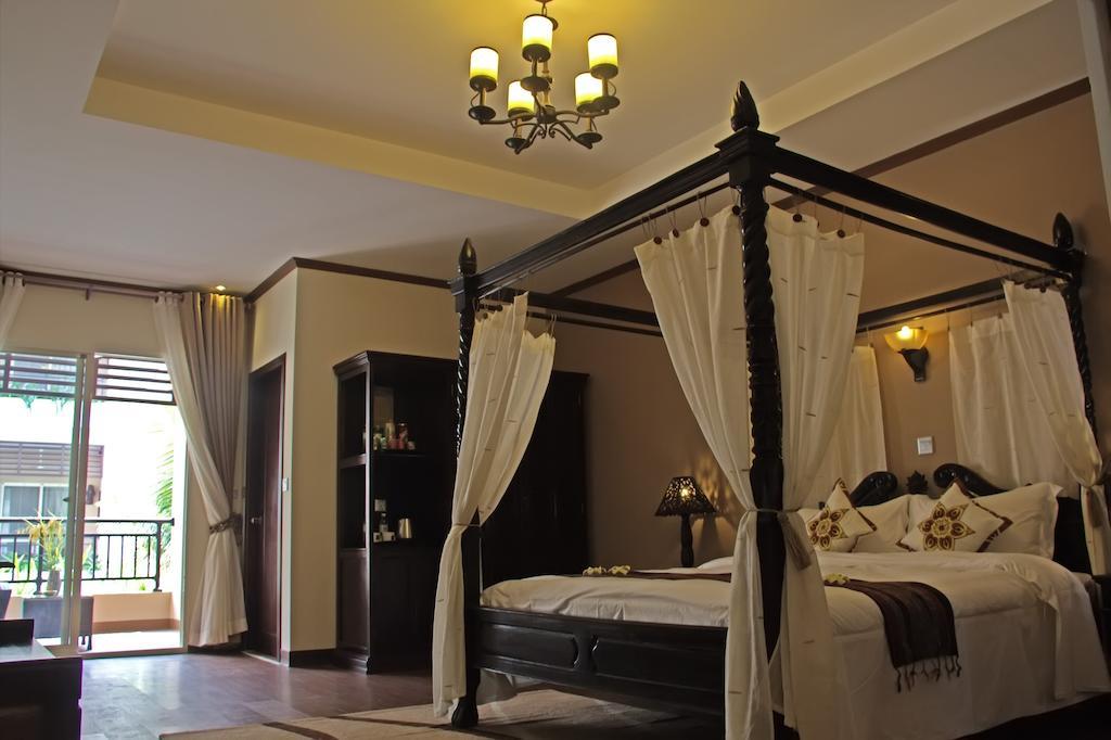 Bali Hotel Phnom Penh Exterior photo