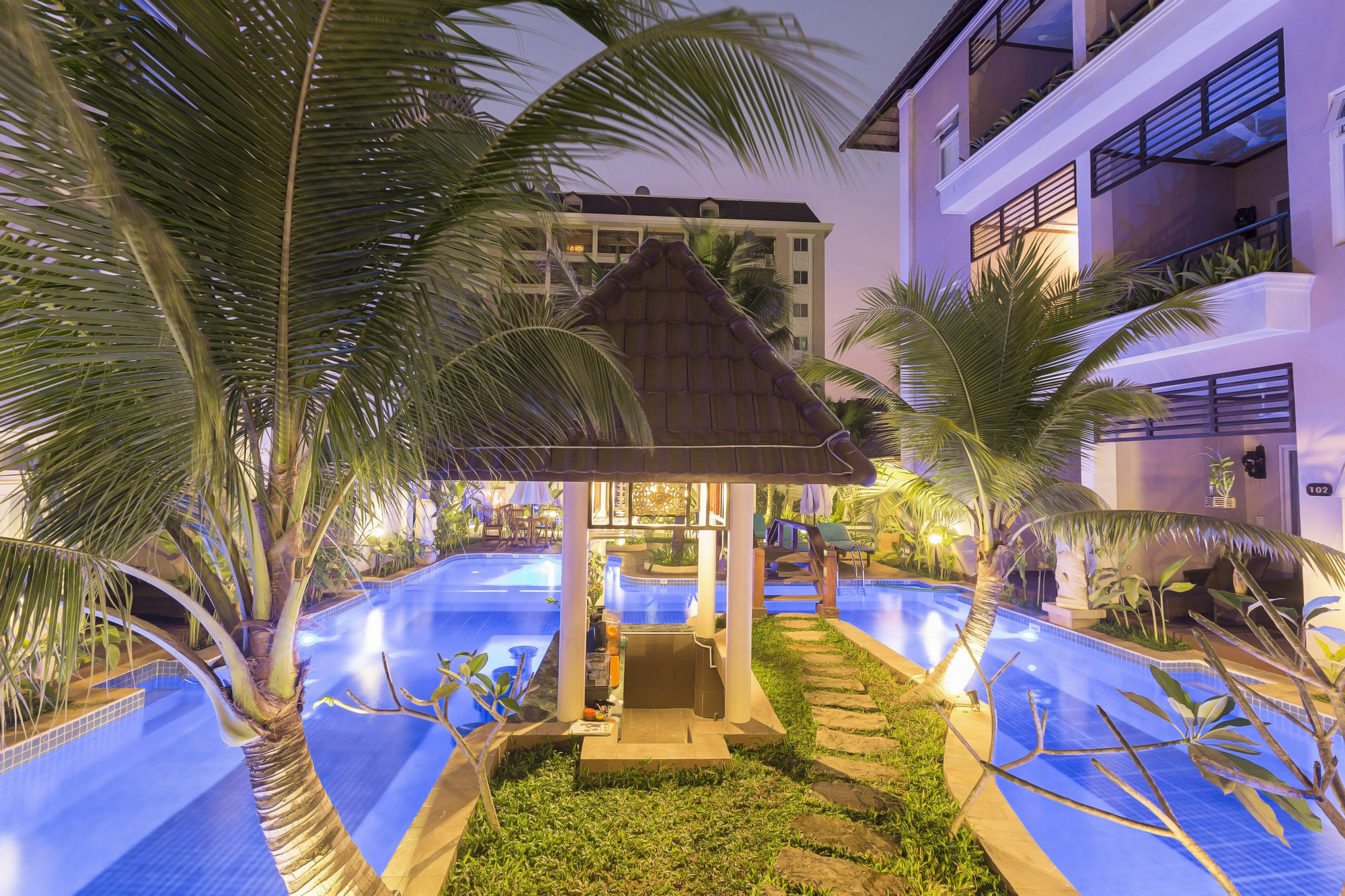 Bali Hotel Phnom Penh Exterior photo
