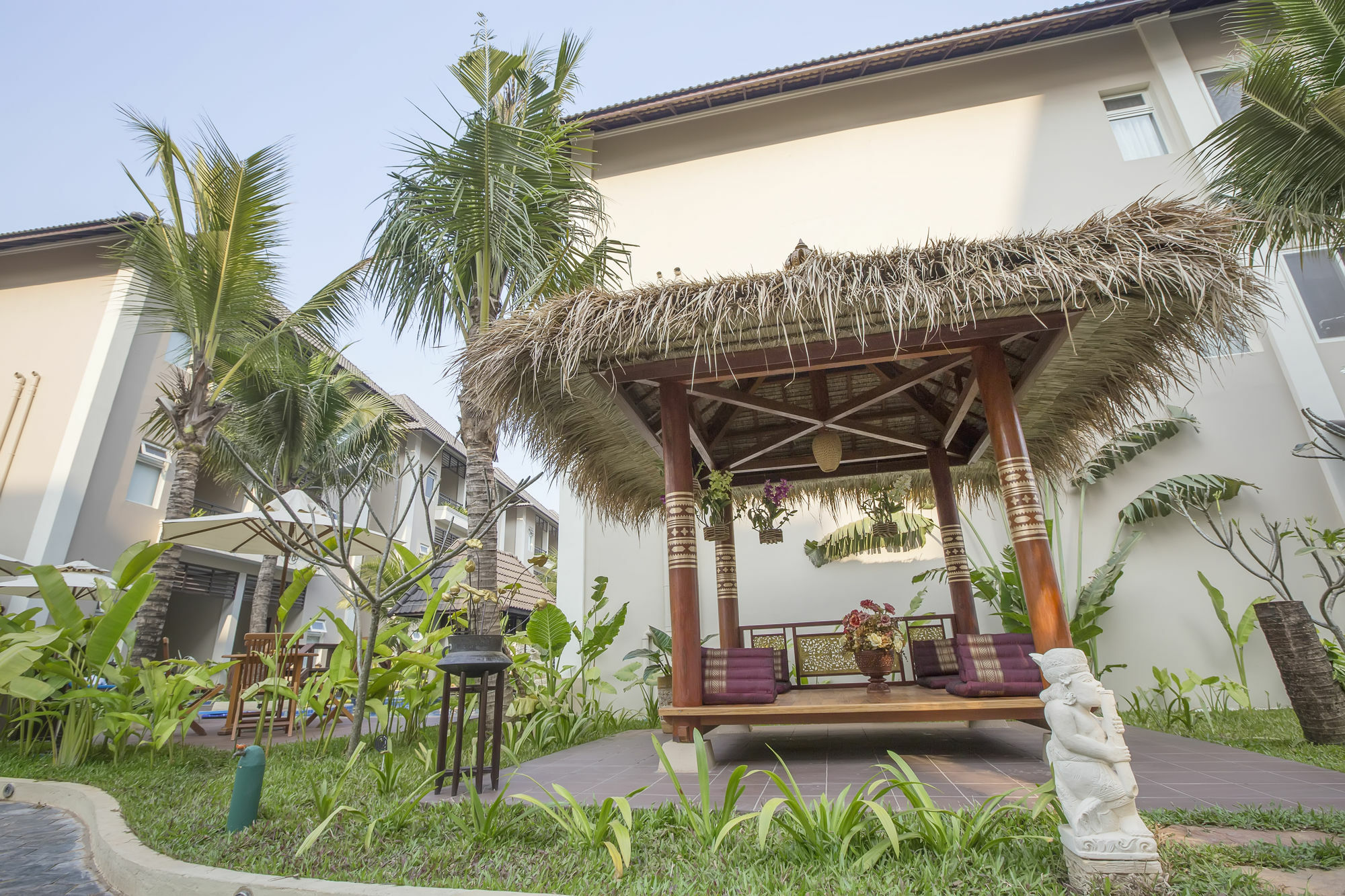 Bali Hotel Phnom Penh Exterior photo