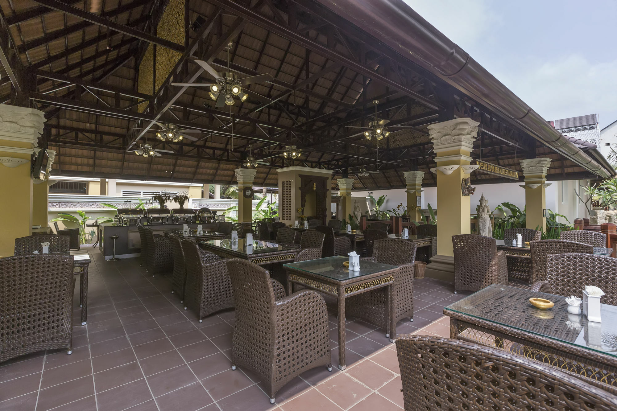 Bali Hotel Phnom Penh Exterior photo