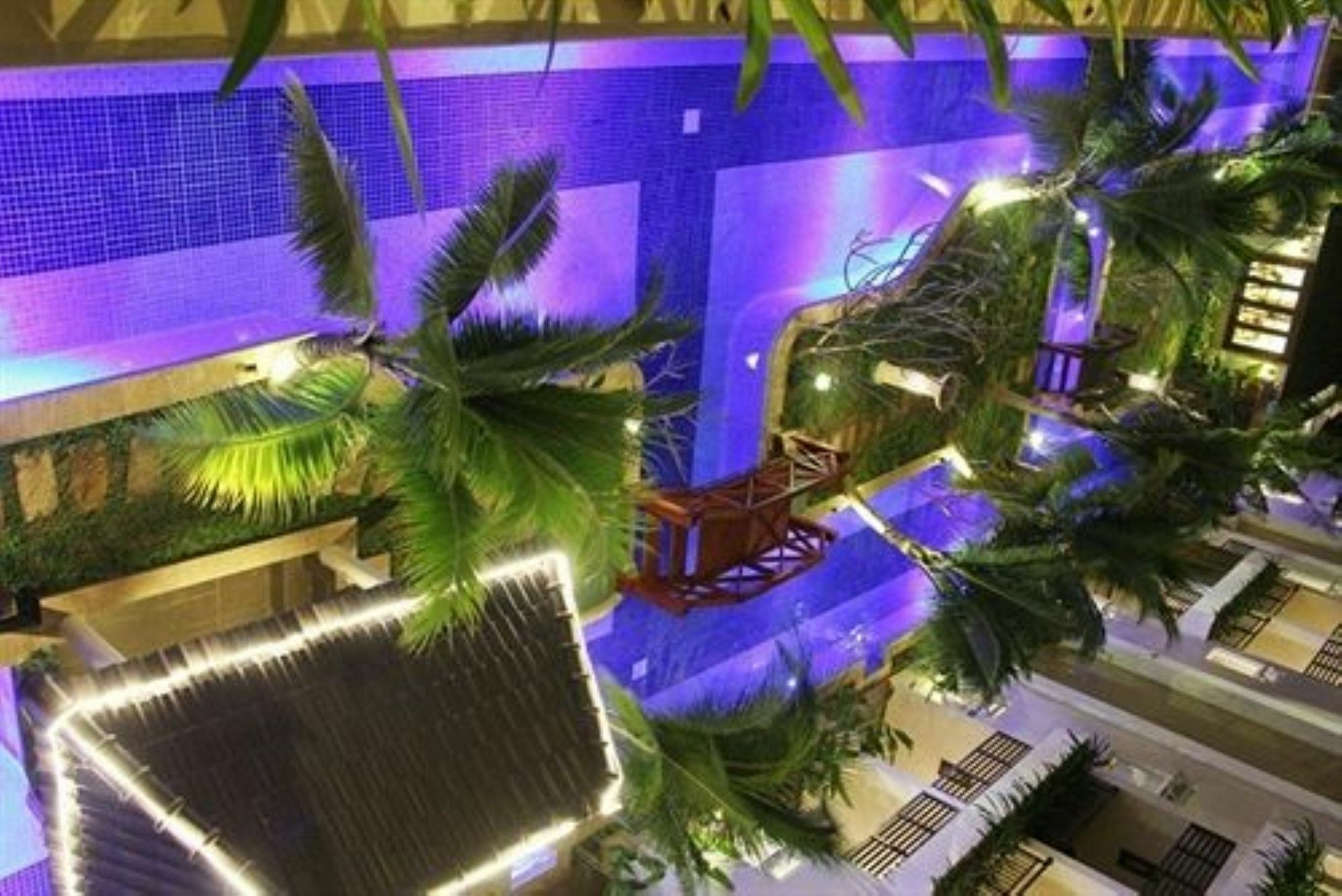 Bali Hotel Phnom Penh Exterior photo