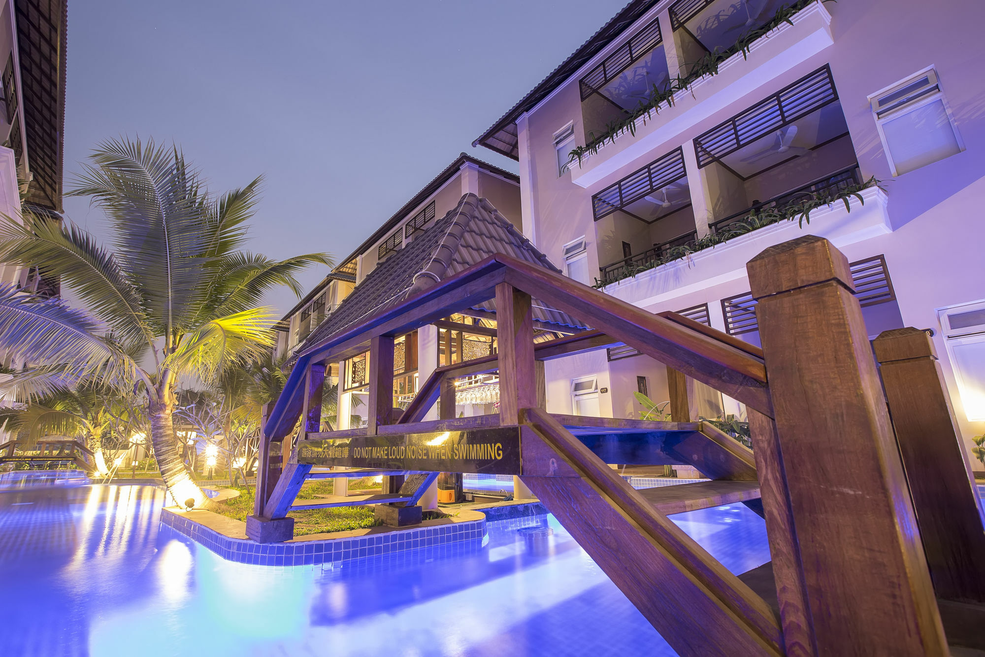 Bali Hotel Phnom Penh Exterior photo