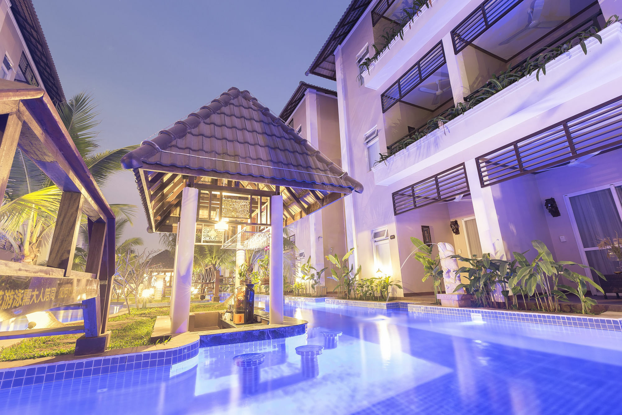 Bali Hotel Phnom Penh Exterior photo