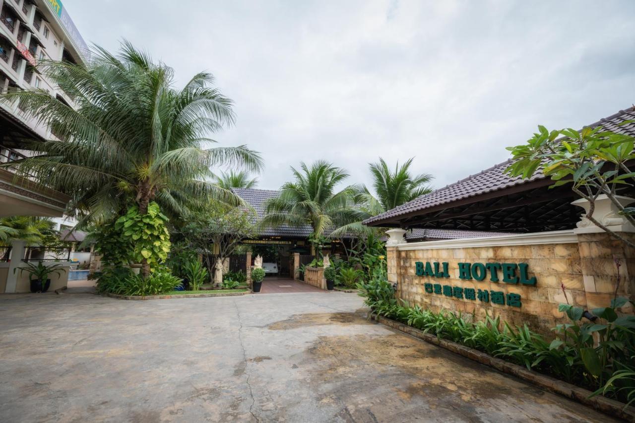 Bali Hotel Phnom Penh Exterior photo