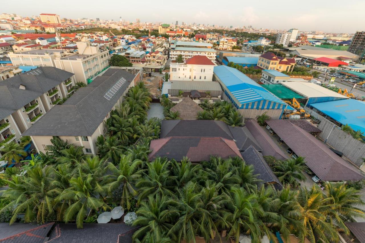 Bali Hotel Phnom Penh Exterior photo