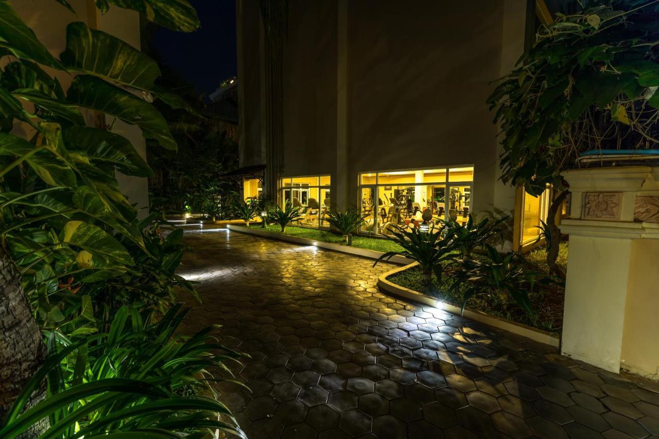 Bali Hotel Phnom Penh Exterior photo