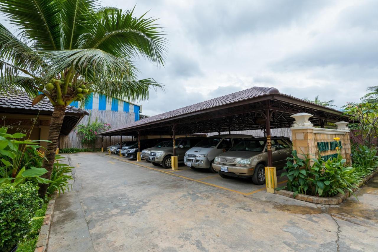 Bali Hotel Phnom Penh Exterior photo
