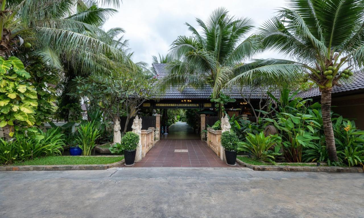 Bali Hotel Phnom Penh Exterior photo
